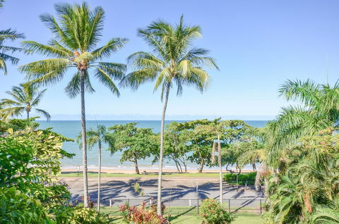 Roydon Beachfront Apartments - Mackay Tourism 9
