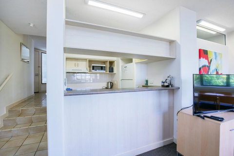 Tiki Hotel Apartments Surfers Paradise - Mackay Tourism 9