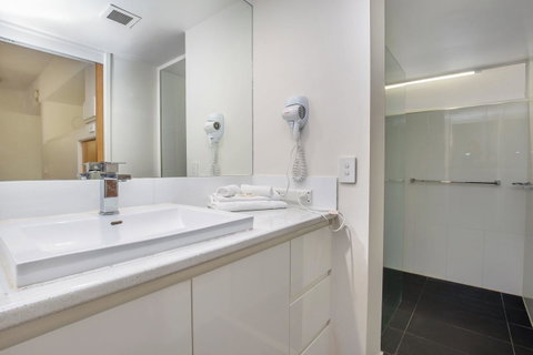 Tiki Hotel Apartments Surfers Paradise - Mackay Tourism 5