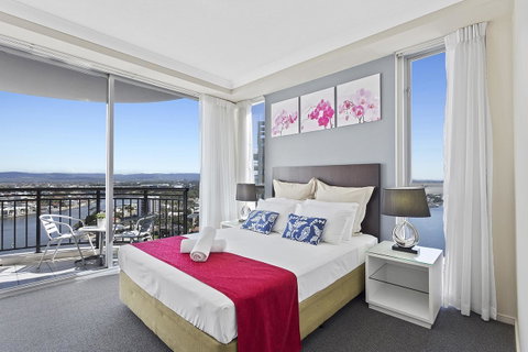 Beach Stay - Ocean & Riverview Resort Chevron Renaissance Central Surfers Paradise - Mackay Tourism 8