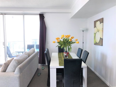 Beach Stay - Ocean & Riverview Resort Chevron Renaissance Central Surfers Paradise - Mackay Tourism 4