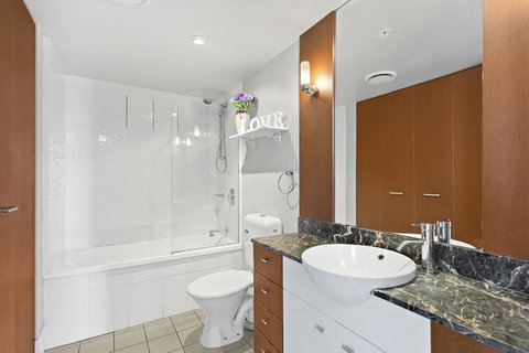 Beach Stay - Ocean & Riverview Resort Chevron Renaissance Central Surfers Paradise - Mackay Tourism 6