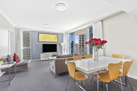 Beach Stay - Ocean & Riverview Resort Chevron Renaissance Central Surfers Paradise - Mackay Tourism 10