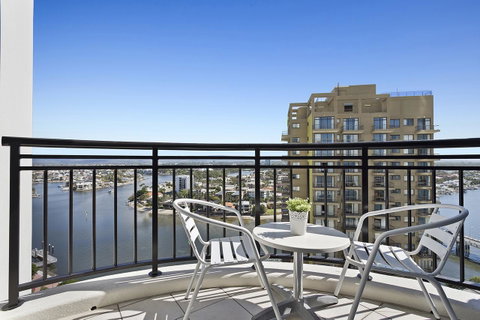 Beach Stay - Ocean & Riverview Resort Chevron Renaissance Central Surfers Paradise - Mackay Tourism 13
