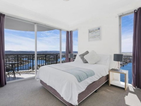 Beach Stay - Ocean & Riverview Resort Chevron Renaissance Central Surfers Paradise - Mackay Tourism 1