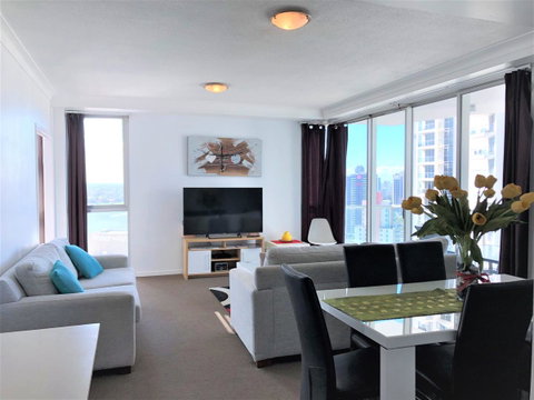 Beach Stay - Ocean & Riverview Resort Chevron Renaissance Central Surfers Paradise - Mackay Tourism 17