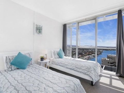 Beach Stay - Ocean & Riverview Resort Chevron Renaissance Central Surfers Paradise - Mackay Tourism 2