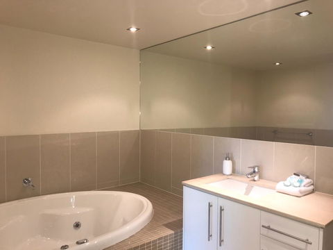 Proximity Waterfront Apartments - Mackay Tourism 12
