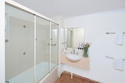 Park Regis Anchorage - Mackay Tourism 10