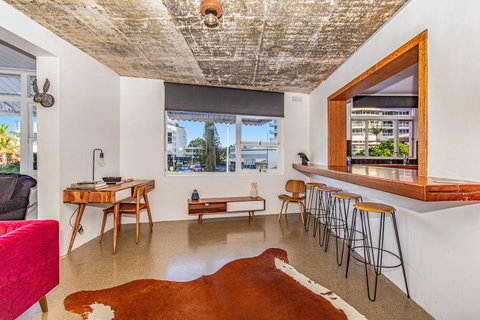 The Pink Hotel Coolangatta - Mackay Tourism 5
