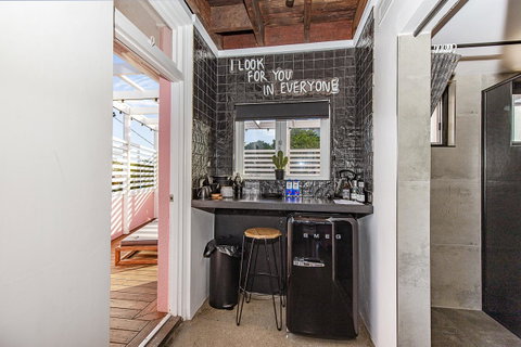 The Pink Hotel Coolangatta - Mackay Tourism 32