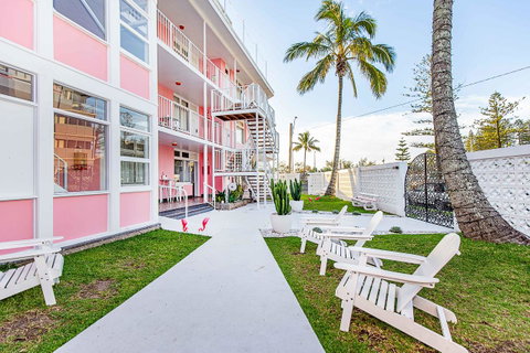 The Pink Hotel Coolangatta - Mackay Tourism 2