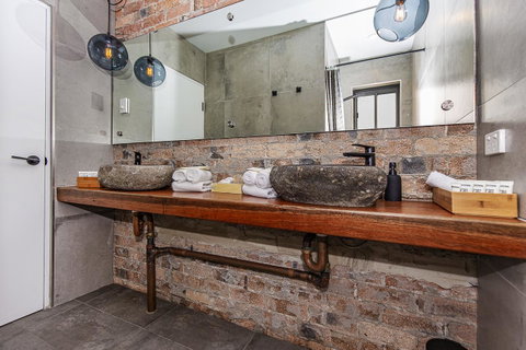 The Pink Hotel Coolangatta - Mackay Tourism 9