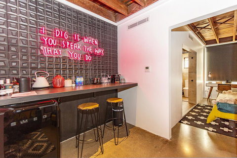 The Pink Hotel Coolangatta - Mackay Tourism 20