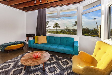 The Pink Hotel Coolangatta - Mackay Tourism 16