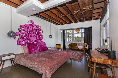 The Pink Hotel Coolangatta - Mackay Tourism 33