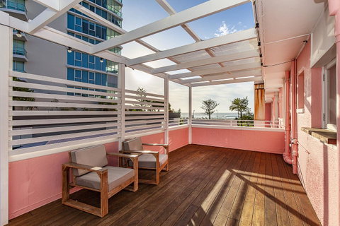 The Pink Hotel Coolangatta - Mackay Tourism 30