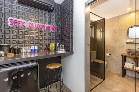 The Pink Hotel Coolangatta - Mackay Tourism 26
