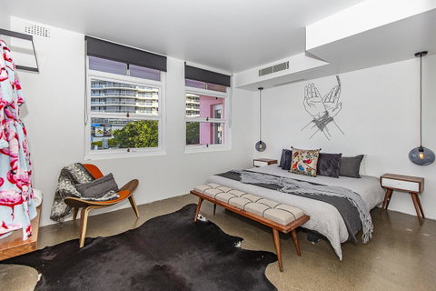 The Pink Hotel Coolangatta - Mackay Tourism 11