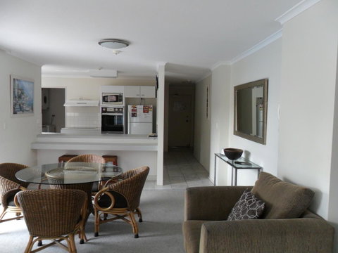Grosvenor Beachfront Apartments Surfers Paradise - Mackay Tourism 5