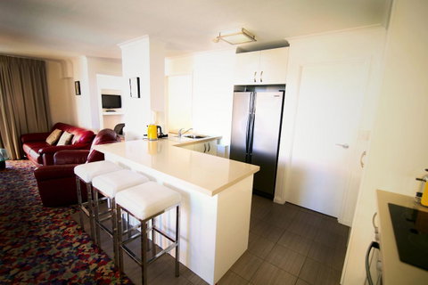 Grosvenor Beachfront Apartments Surfers Paradise - Mackay Tourism 4