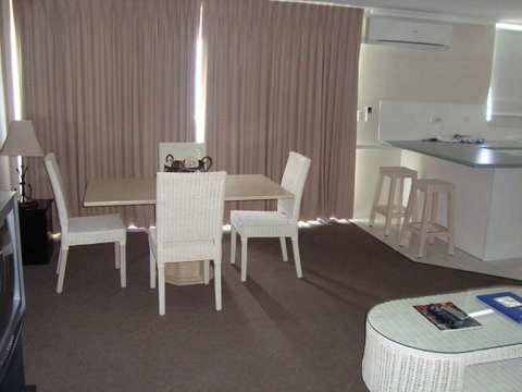 Grosvenor Beachfront Apartments Surfers Paradise - Mackay Tourism 26