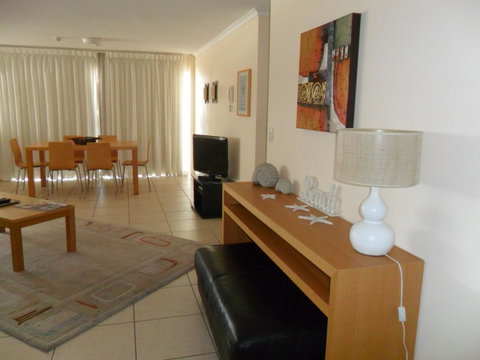 Grosvenor Beachfront Apartments Surfers Paradise - Mackay Tourism 10