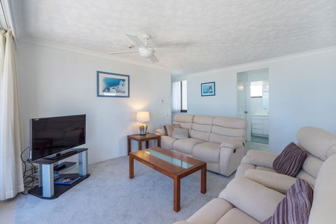 Columbia Beachfront Apartments On Rainbow Bay - Mackay Tourism 5