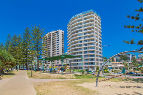 Columbia Beachfront Apartments On Rainbow Bay - Mackay Tourism 3