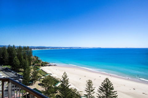 Columbia Beachfront Apartments On Rainbow Bay - Mackay Tourism 1
