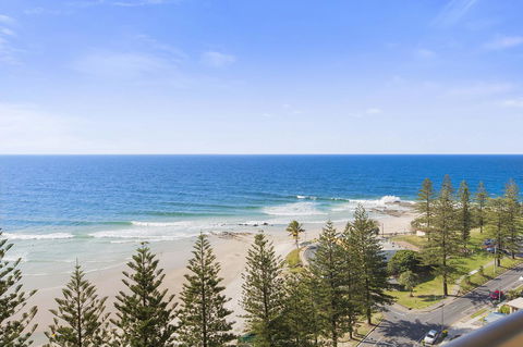 Columbia Beachfront Apartments On Rainbow Bay - Mackay Tourism 42