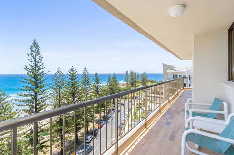 Columbia Beachfront Apartments On Rainbow Bay - Mackay Tourism 27