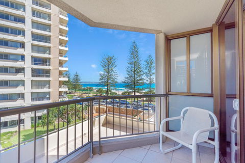 Columbia Beachfront Apartments On Rainbow Bay - Mackay Tourism 14