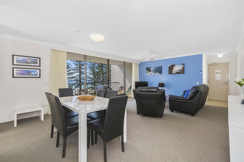 Columbia Beachfront Apartments On Rainbow Bay - Mackay Tourism 23