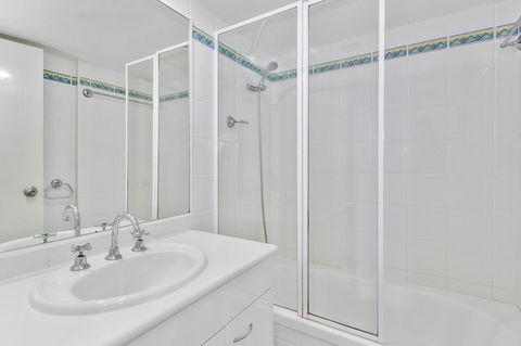 Columbia Beachfront Apartments On Rainbow Bay - Mackay Tourism 37