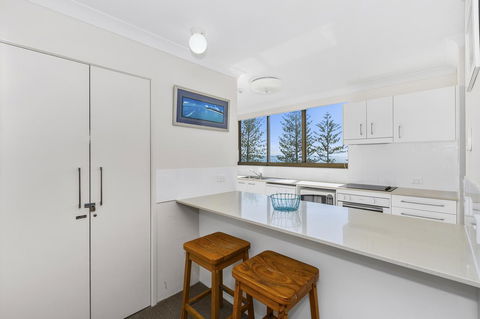 Columbia Beachfront Apartments On Rainbow Bay - Mackay Tourism 22