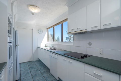 Columbia Beachfront Apartments On Rainbow Bay - Mackay Tourism 7