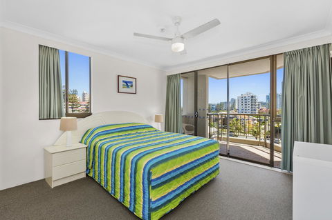 Columbia Beachfront Apartments On Rainbow Bay - Mackay Tourism 20