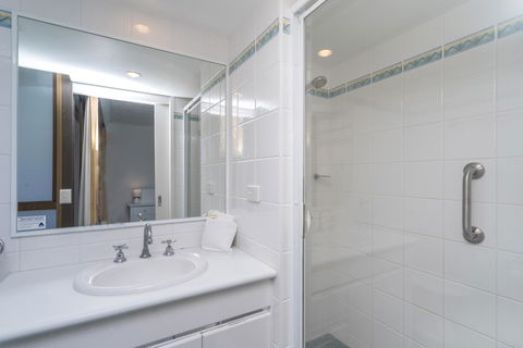 Columbia Beachfront Apartments On Rainbow Bay - Mackay Tourism 16