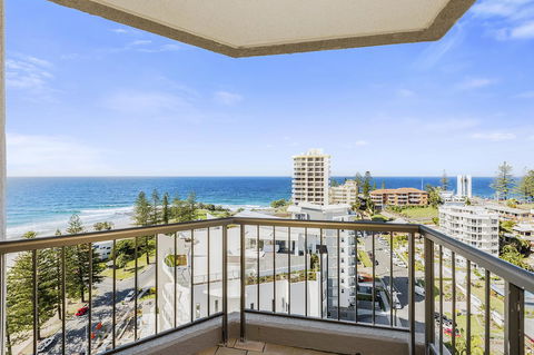 Columbia Beachfront Apartments On Rainbow Bay - Mackay Tourism 41