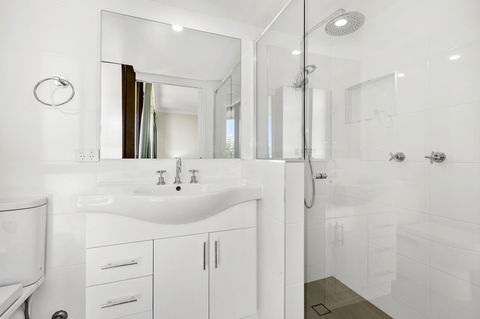 Columbia Beachfront Apartments On Rainbow Bay - Mackay Tourism 19