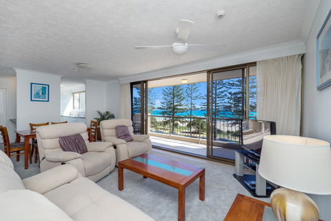 Columbia Beachfront Apartments On Rainbow Bay - Mackay Tourism 12