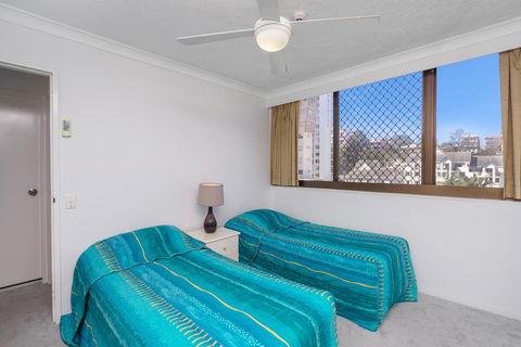 Columbia Beachfront Apartments On Rainbow Bay - Mackay Tourism 10