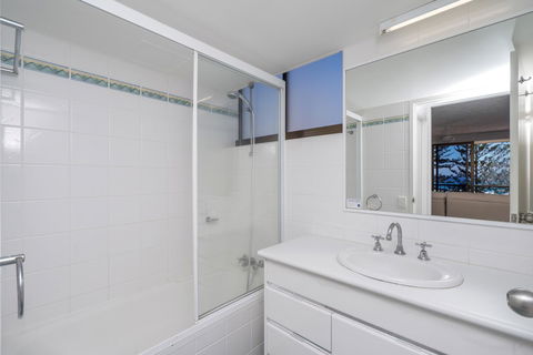 Columbia Beachfront Apartments On Rainbow Bay - Mackay Tourism 9
