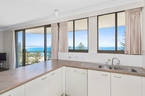 Columbia Beachfront Apartments On Rainbow Bay - Mackay Tourism 38