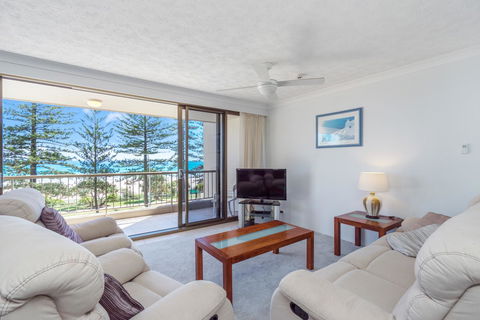 Columbia Beachfront Apartments On Rainbow Bay - Mackay Tourism 8