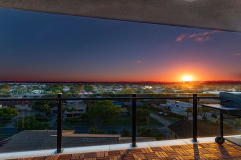 Sunset Retreat Mooloolaba - Mackay Tourism 17