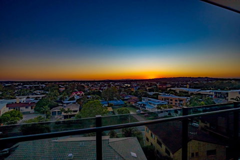 Sunset Retreat Mooloolaba - Mackay Tourism 18