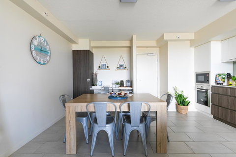 Sunset Retreat Mooloolaba - Mackay Tourism 33