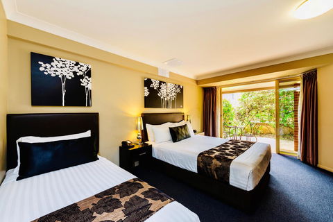 Ambassador On Ruthven - Mackay Tourism 1